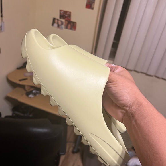 Sandals_&_Flip_Flops
